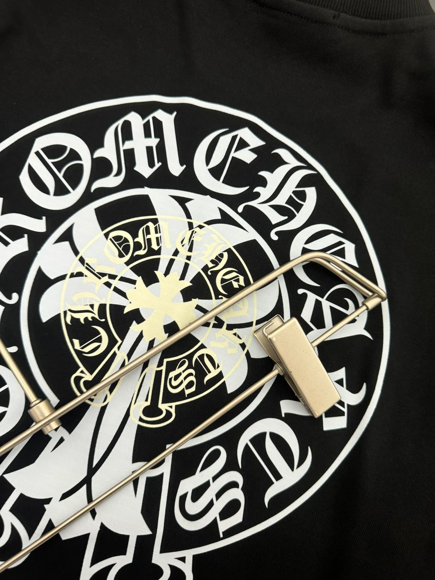 P230 Chrome Hearts*Chrome Hearts* The latest round-neck fashionable long-sleeved sweatshirt in autumn and winter, with printed logo design and 400 grams of pure cotton fabric! It is close to the skin and comfortable, durable and easy to wear. The original factory craftsmanship is meticulous. It is a must-have for casual wear. Size S M L XL XXL